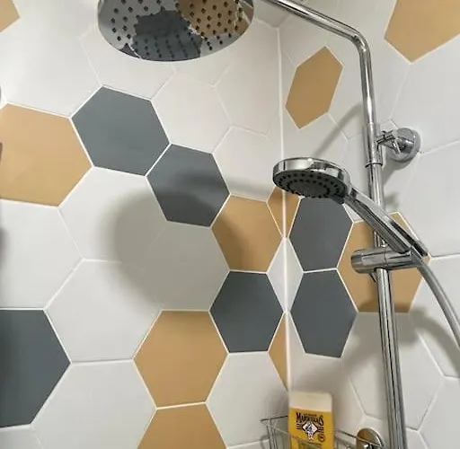 St Bruno - Studio tropiques  *